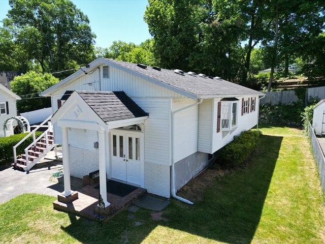 5 Dietz Ct, Boston, MA 02136