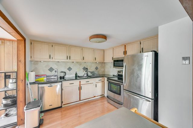 5 Dietz Ct, Boston, MA 02136