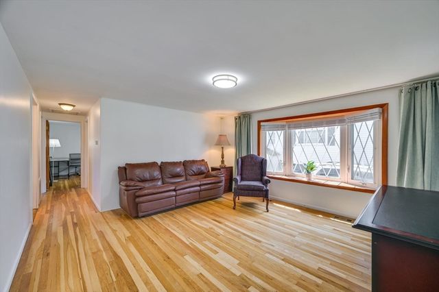 5 Dietz Ct, Boston, MA 02136