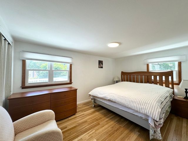 5 Dietz Ct, Boston, MA 02136