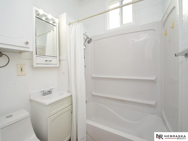 1118 N 46th Street, Omaha, NE 68132