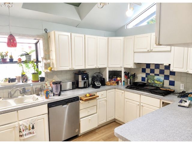 6905 Se JENNINGS Ave, Milwaukie, OR 97267