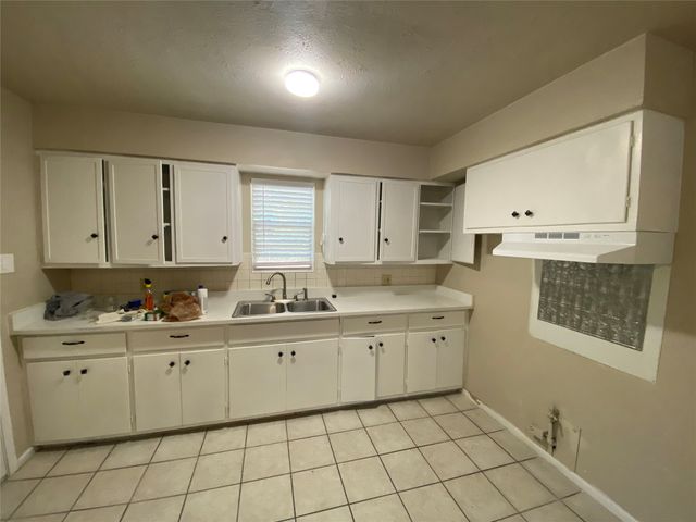 1412 Oakwood Drive, Denton, TX 76205