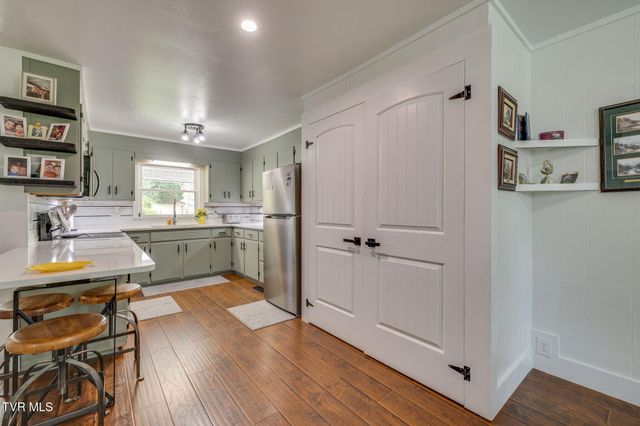 1723 Highway 81 S, Jonesborough, TN 37659