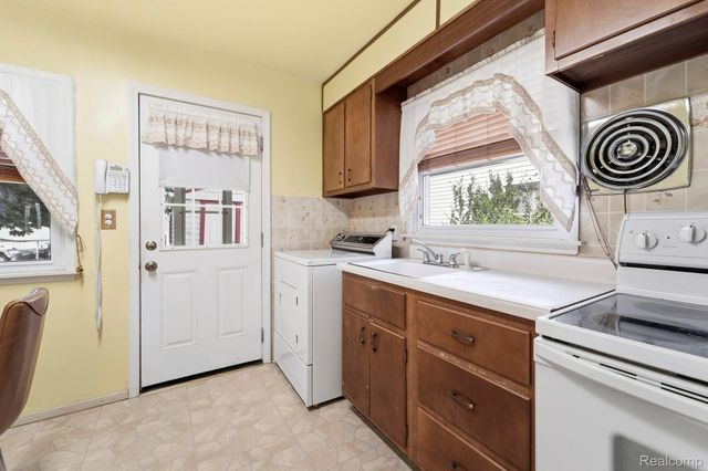 4321 S Dearborn Street, Melvindale, MI 48122