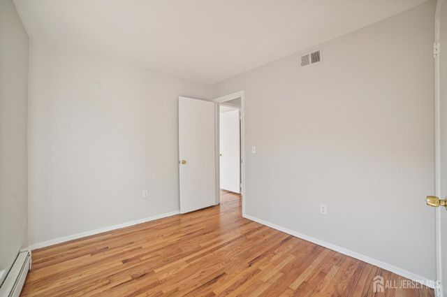 323 Gill Lane 11C, Iselin, NJ 08830