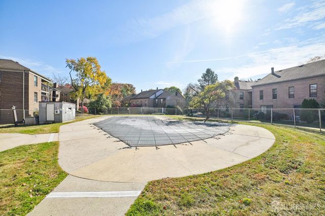 323 Gill Lane 11C, Iselin, NJ 08830