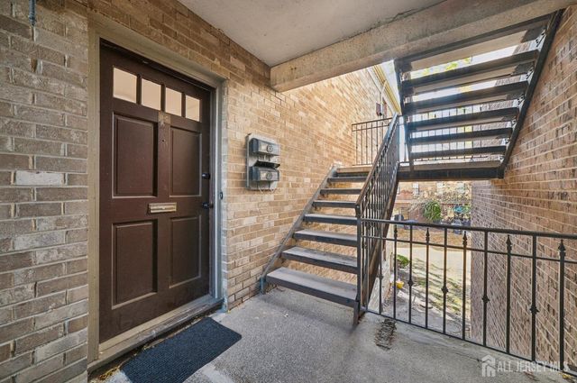 323 Gill Lane 11C, Iselin, NJ 08830