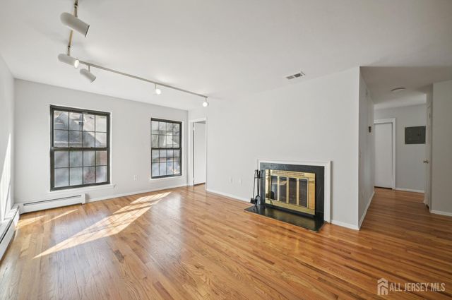 323 Gill Lane 11C, Iselin, NJ 08830