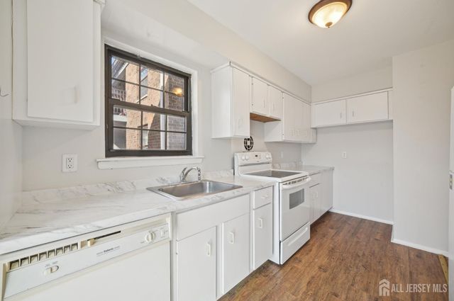 323 Gill Lane 11C, Iselin, NJ 08830