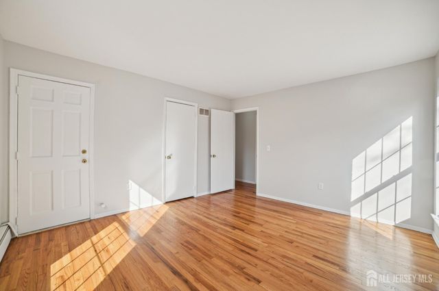 323 Gill Lane 11C, Iselin, NJ 08830