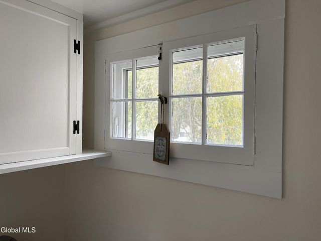 33 Coolidge Avenue, Glens Falls, NY 12801