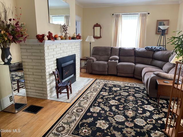 33 Coolidge Avenue, Glens Falls, NY 12801