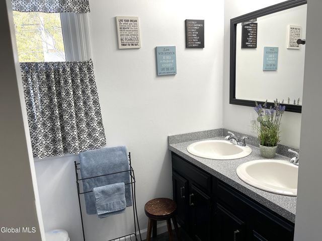 33 Coolidge Avenue, Glens Falls, NY 12801