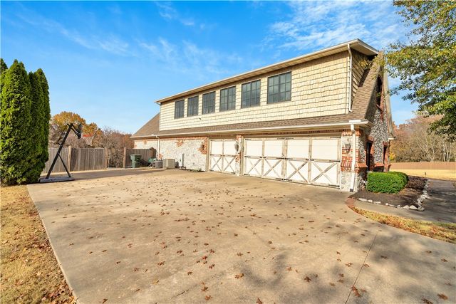 3618 W Howard Nickell Road, Fayetteville, AR 72704