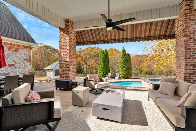 3618 W Howard Nickell Road, Fayetteville, AR 72704