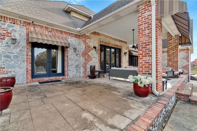 3618 W Howard Nickell Road, Fayetteville, AR 72704