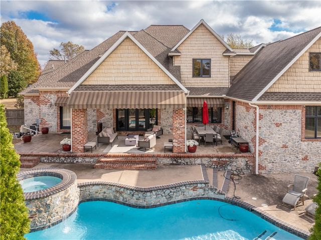 3618 W Howard Nickell Road, Fayetteville, AR 72704