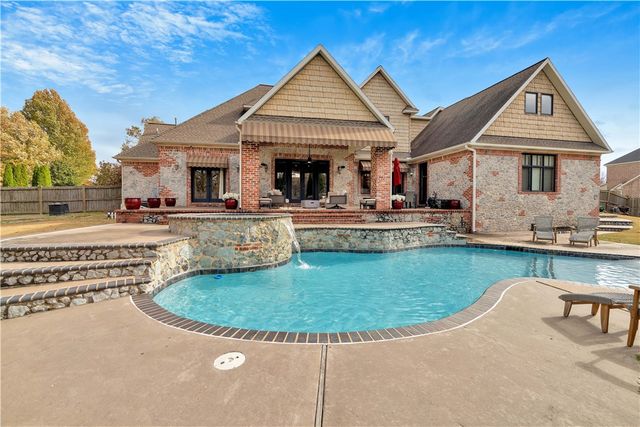 3618 W Howard Nickell Road, Fayetteville, AR 72704