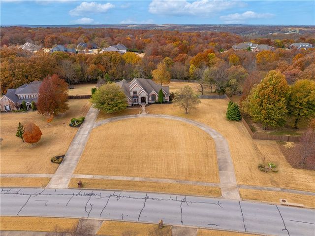 3618 W Howard Nickell Road, Fayetteville, AR 72704