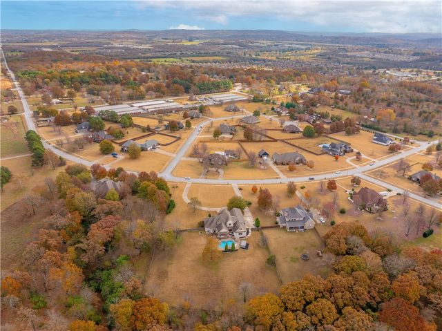 3618 W Howard Nickell Road, Fayetteville, AR 72704