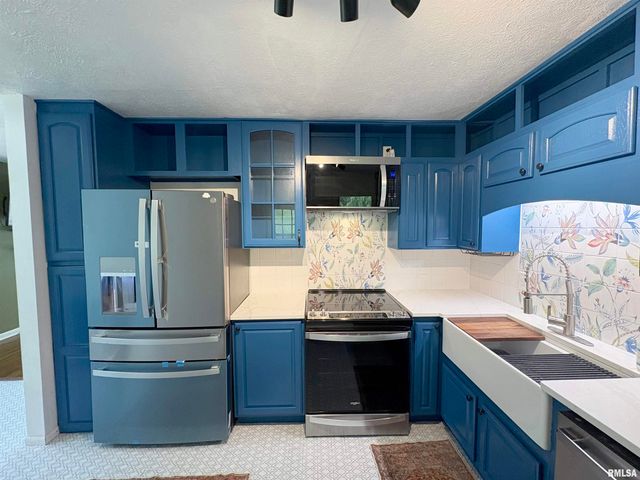 3306 W GLEN Avenue, Peoria, IL 61615