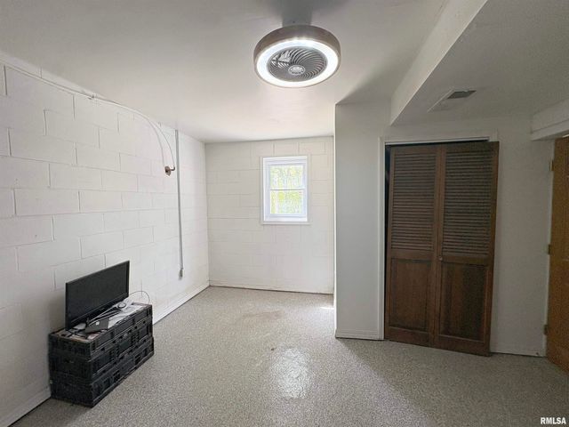 3306 W GLEN Avenue, Peoria, IL 61615