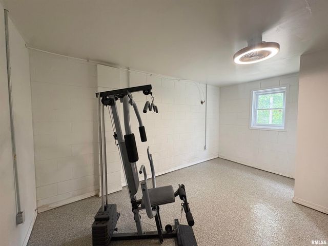 3306 W GLEN Avenue, Peoria, IL 61615