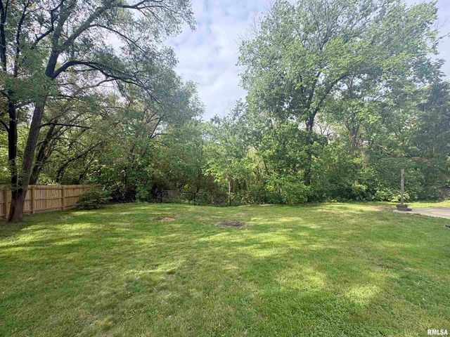 3306 W GLEN Avenue, Peoria, IL 61615