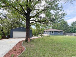 3306 W GLEN Avenue, Peoria, IL 61615