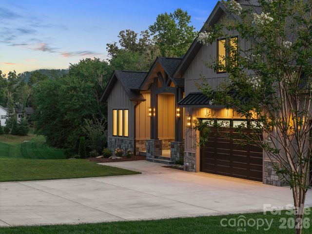 246 Turkey Ridge Road, Fletcher, NC 28732