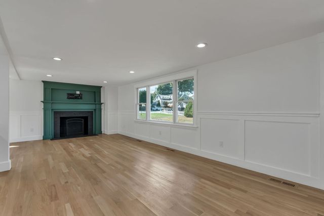 10 Briggs Ln, Marion, MA 02738