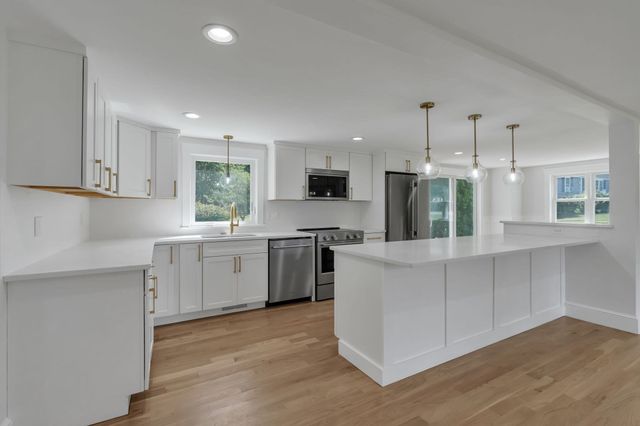 10 Briggs Ln, Marion, MA 02738