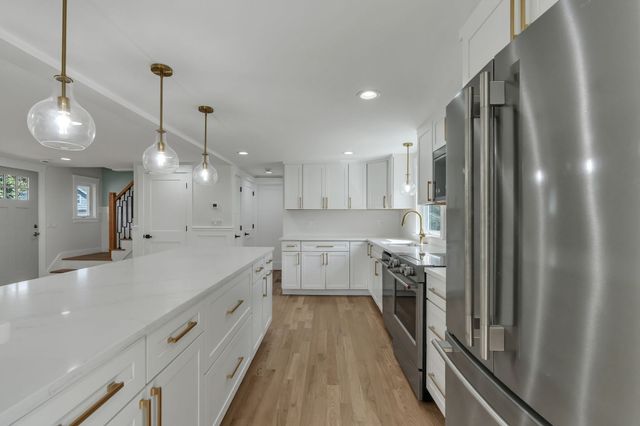 10 Briggs Ln, Marion, MA 02738