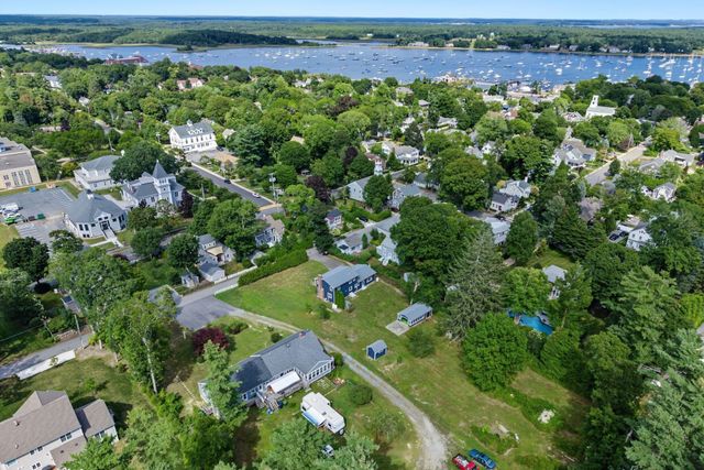 10 Briggs Ln, Marion, MA 02738
