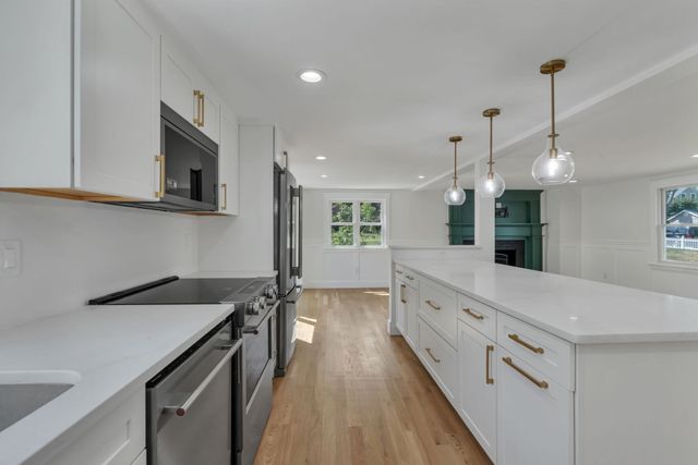 10 Briggs Ln, Marion, MA 02738