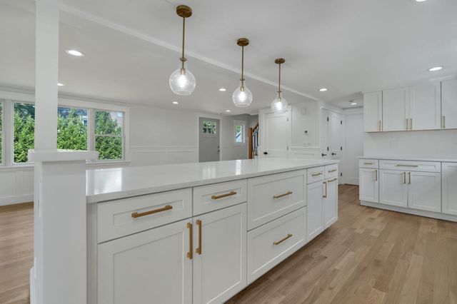 10 Briggs Ln, Marion, MA 02738