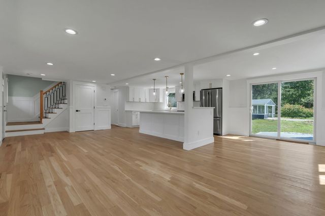 10 Briggs Ln, Marion, MA 02738