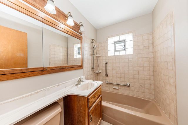 3276 S 69th STREET, Milwaukee, WI 53219