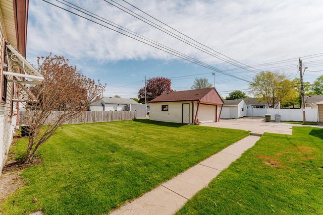 3276 S 69th STREET, Milwaukee, WI 53219