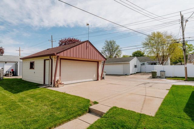 3276 S 69th STREET, Milwaukee, WI 53219