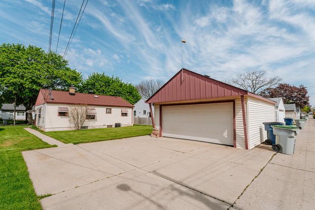3276 S 69th STREET, Milwaukee, WI 53219