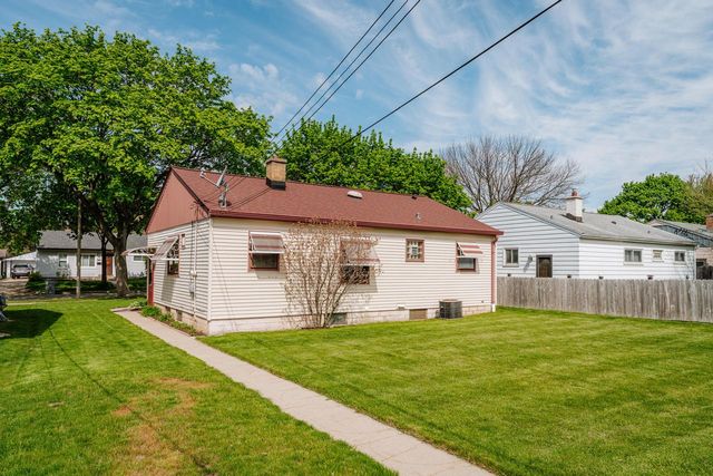 3276 S 69th STREET, Milwaukee, WI 53219