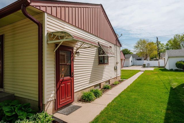3276 S 69th STREET, Milwaukee, WI 53219