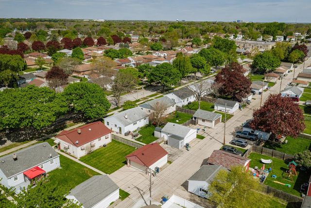 3276 S 69th STREET, Milwaukee, WI 53219