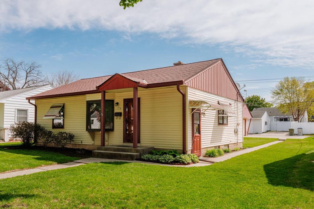 3276 S 69th STREET, Milwaukee, WI 53219
