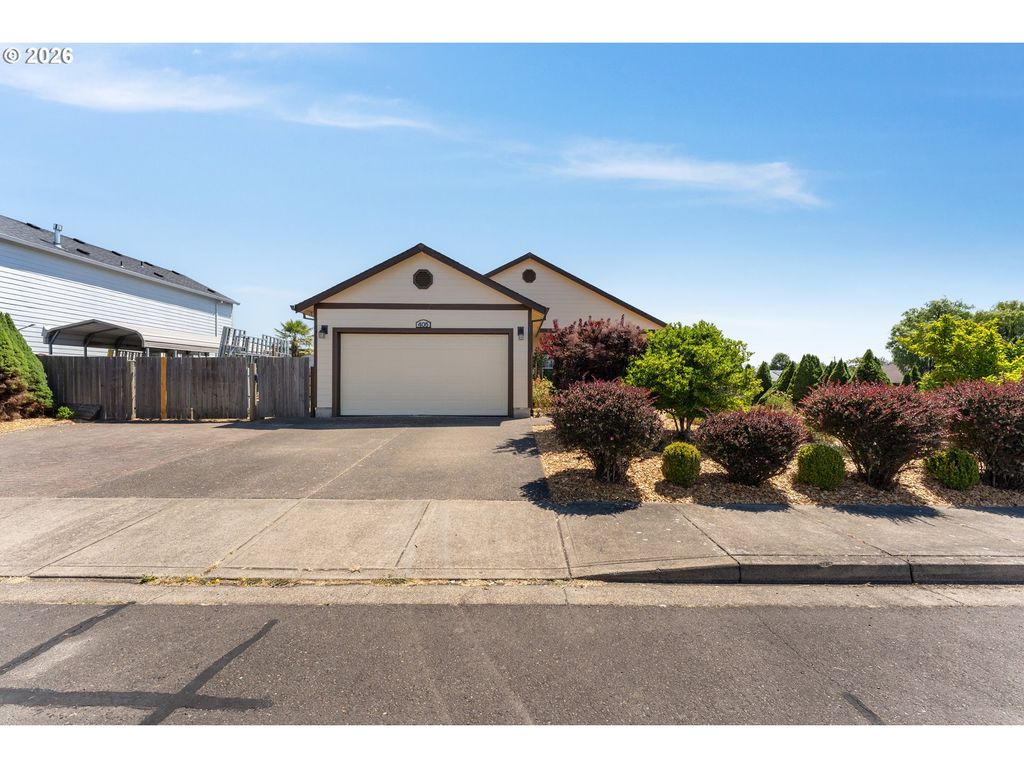 Image 1 of property listing at 405 Nw VIOLA St, Sheridan, OR 97378