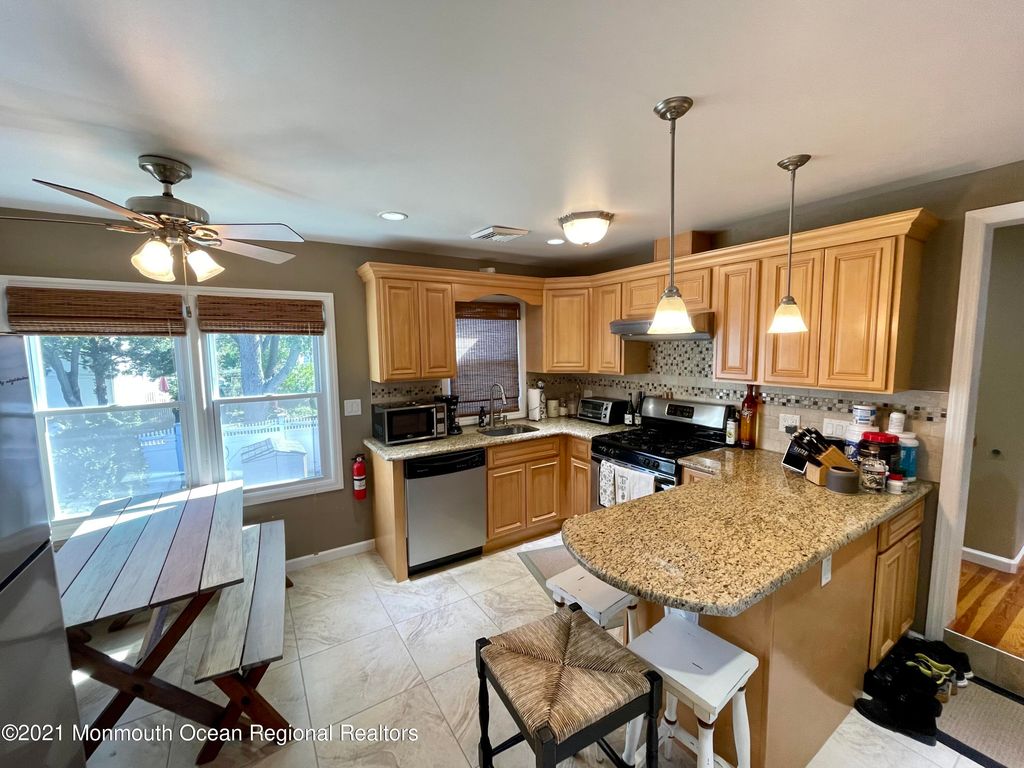 425 Sylvania Avenue Garage Apartment, Avon-by-the-sea, NJ 07717