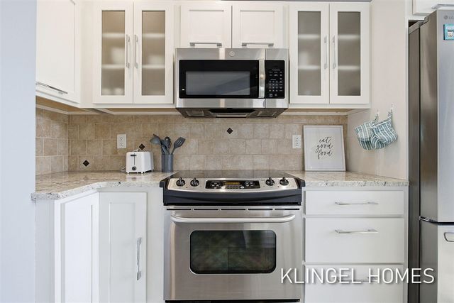 22 S Harbor Drive 202, Grand Haven, MI 49417