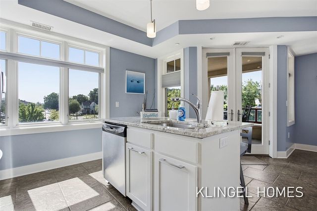 22 S Harbor Drive 202, Grand Haven, MI 49417